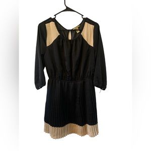 Forever 21 Black And Tan Pleated Satin Dress Size Large‎